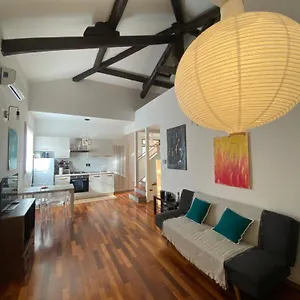  Appartamento La Casa Di Giulia, Spazioso Loft Su Due Livelli A 10 Minuti Di Macchina Dal Centro
